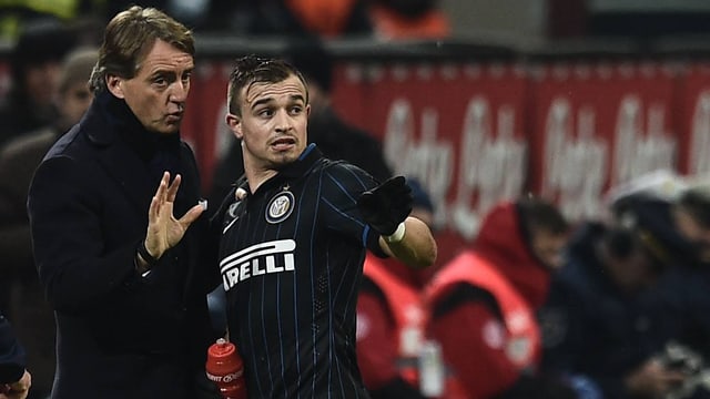 Mancini diskutiert mit Shaqiri Mancini diskutiert mit Shaqiri