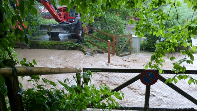 In der Nordwestschweiz, wie hier in Pratteln, gab es am Mittwoch Überschwemmungen. In der Nordwestschweiz, wie hier in Pratteln, gab es am Mittwoch Überschwemmungen.