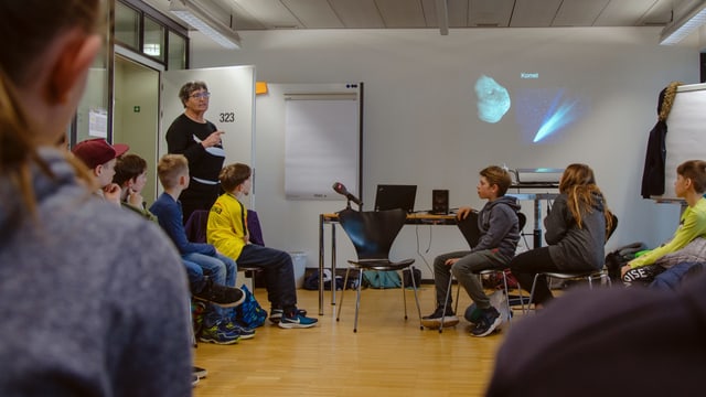 Kathrin Altwegg erklärt die Rosetta-Mission. Kathrin Altwegg erklärt die Rosetta-Mission.