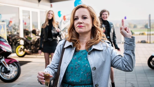Will ihren alten Job zurück: Wanda Wylowa als Monika. Will ihren alten Job zurück: Wanda Wylowa als Monika.