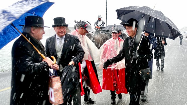 Die Glarner Regierung stand an der Näfelser Fahrt 2019 im Schneegestöber. Die Glarner Regierung stand an der Näfelser Fahrt 2019 im Schneegestöber.