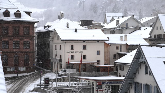 Il pub Mundaun a l'entrada da la citad veglia da Glion. Il pub Mundaun a l'entrada da la citad veglia da Glion.
