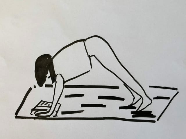 Grafik mit Figur die die Yoga-Übung «Hund» macht. Grafik mit Figur die die Yoga-Übung «Hund» macht.