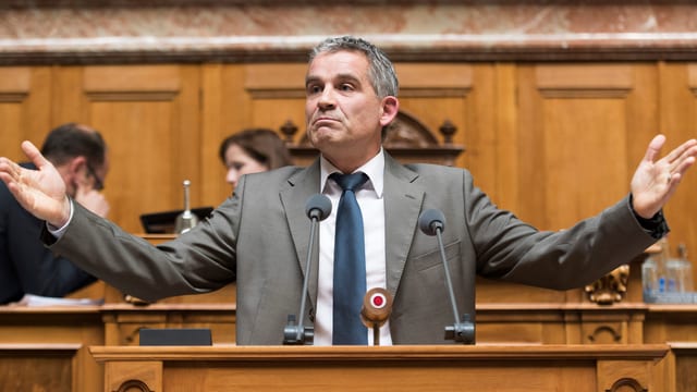Beat Jans am Rednerpult im Nationalratssaal. Beat Jans am Rednerpult im Nationalratssaal.