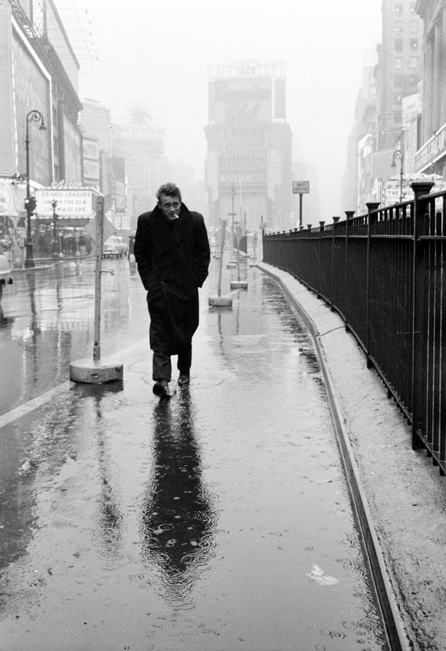 James Dean am Times Square in New York James Dean am Times Square in New York