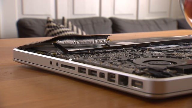 Sturer Computer Gigant Apple Lasst Seine Kunden Mit Gefahrlichen Laptop Akkus Hangen News Srf