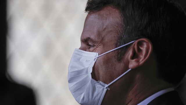 Mann mit Maske. Mann mit Maske.