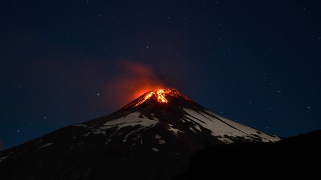 Der 2840 Meter hohe Vulkan Villarrica brach im März 2015 spektakulär aus. Der 2840 Meter hohe Vulkan Villarrica brach im März 2015 spektakulär aus.