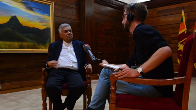 Zwei Männer beim Interview. Zwei Männer beim Interview.