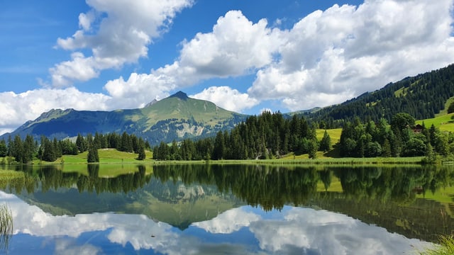 In der warmen, labilen Luft bilden sich Quellwolken. In der warmen, labilen Luft bilden sich Quellwolken.