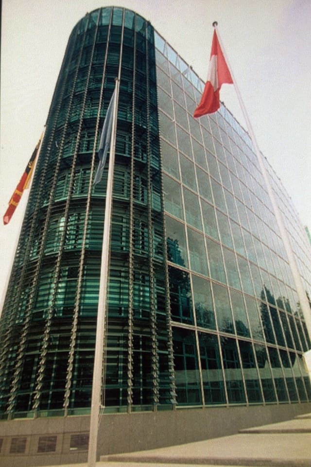 WMO Gebäude aus viel Glas - modern. WMO Gebäude aus viel Glas - modern.