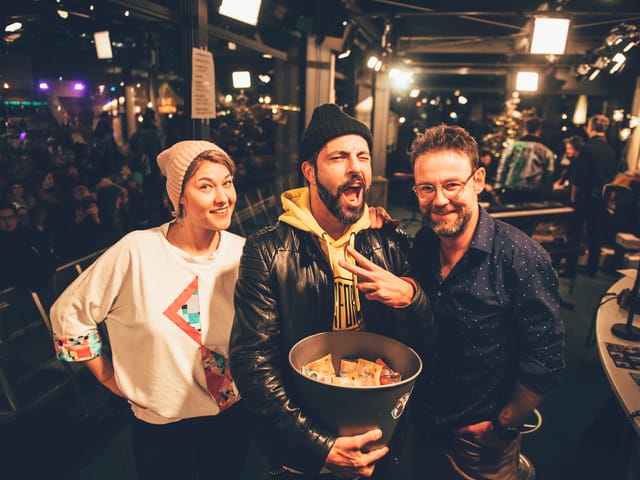 Anic, Bligg und Nik mit Spendenstopf