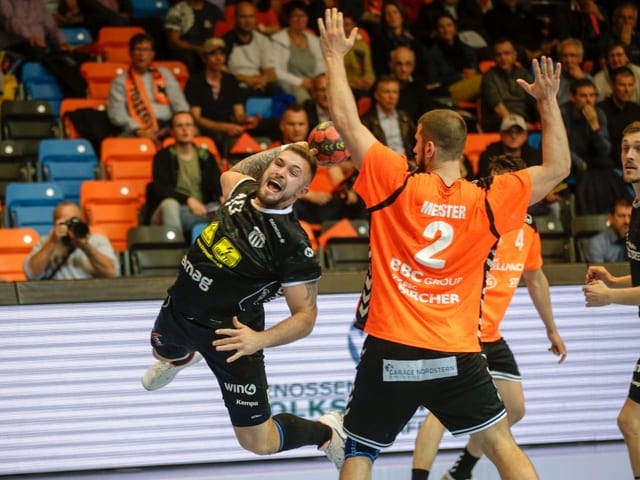 Markus Danger (links) gegen Schaffhausens Lucas Meister. Markus Danger (links) gegen Schaffhausens Lucas Meister.