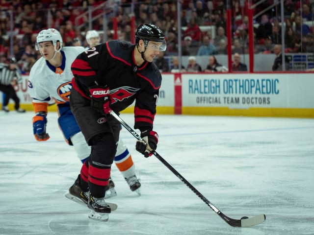 Dank dem neuen Abkommen können NHL-Klubs auch Spieler mit laufenden Verträgen verpflichten. Im Bild: Nino Niederreiter. Dank dem neuen Abkommen können NHL-Klubs auch Spieler mit laufenden Verträgen verpflichten. Im Bild: Nino Niederreiter.