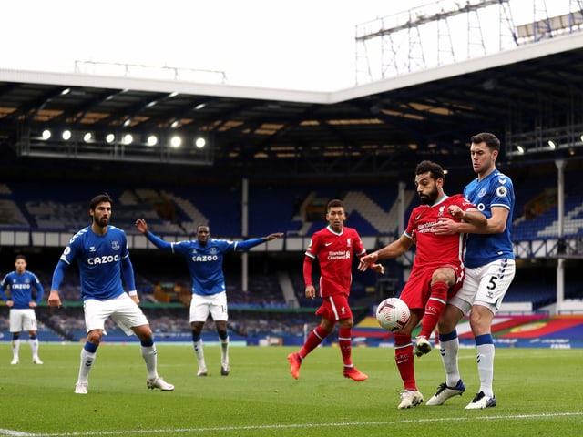 Liverpool und Everton trennen sich 2:2 unentschieden. Liverpool und Everton trennen sich 2:2 unentschieden.