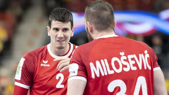 Spielmacher Andy Schmid und Kreisläufer Alen Milosevic sprechen sich auf dem Feld ab Spielmacher Andy Schmid und Kreisläufer Alen Milosevic sprechen sich auf dem Feld ab