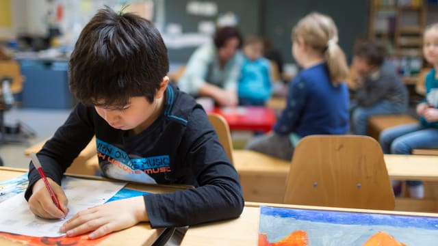 Schüler in Schulzimmer Schüler in Schulzimmer