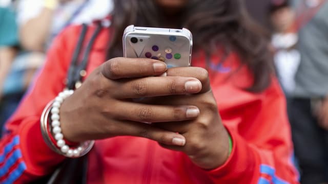 Frau mit Smartphone Frau mit Smartphone