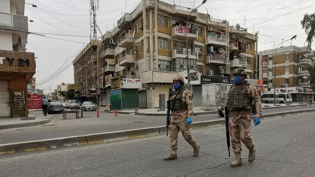 Kein Platz mehr für politische Proteste: Soldaten kontrollieren in Bagdad die Corona-Ausgangssperre. Kein Platz mehr für politische Proteste: Soldaten kontrollieren in Bagdad die Corona-Ausgangssperre.