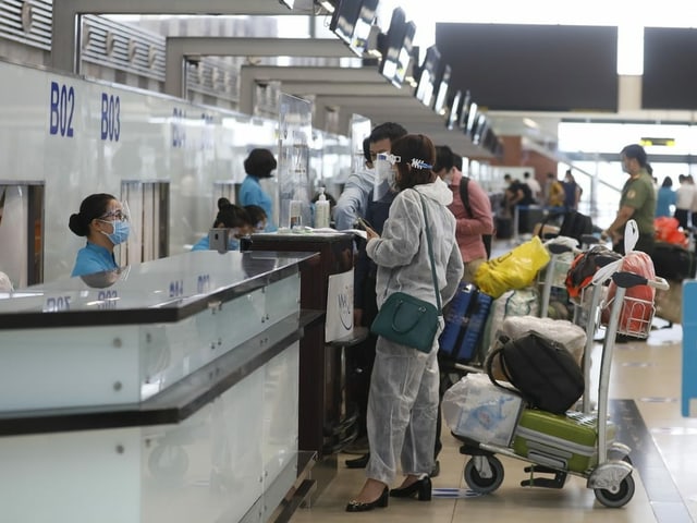 Vietnamese passengers at the Vietnamese airport.