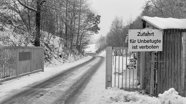 Die Zufahrt zur neu eröffneten Sondermülldeponie Kölliken im Jahr 1978. Die Zufahrt zur neu eröffneten Sondermülldeponie Kölliken im Jahr 1978.