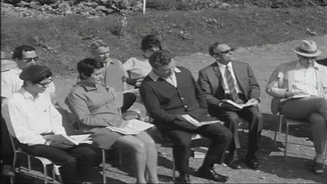 Instrucziun rumantscha sut tschiel avert a Rumein Instrucziun rumantscha sut tschiel avert a Rumein