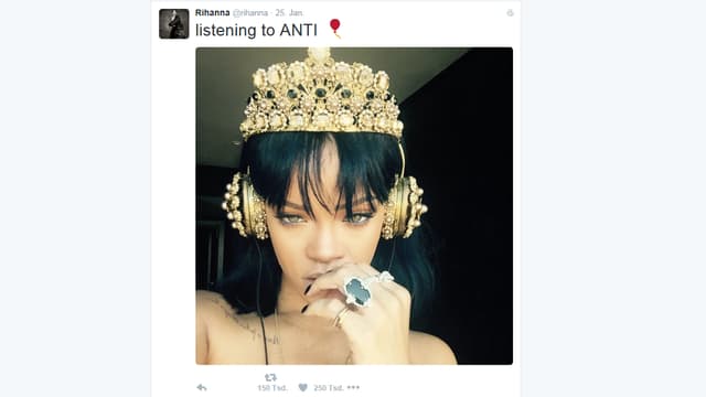 Mit diesen goldenen Designer-Kopfhörern für umgerechnet rund 9'000 Franken hört sich Rihanna ihr neues Album «Anti» an Mit diesen goldenen Designer-Kopfhörern für umgerechnet rund 9'000 Franken hört sich Rihanna ihr neues Album «Anti» an