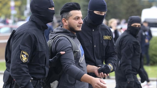 Sicherheitskräfte haben schon im Vorfeld Verhaftungen vorgenommen und greifen heute wieder durch. Sicherheitskräfte haben schon im Vorfeld Verhaftungen vorgenommen und greifen heute wieder durch.