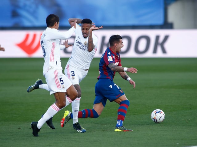 Real Madrids Eder Militão foult Levantes Sergio Leon.