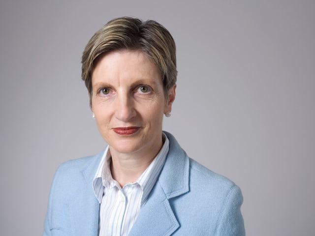 Gabi Huber im hellblauen Blazer und Hemd. Gabi Huber im hellblauen Blazer und Hemd.