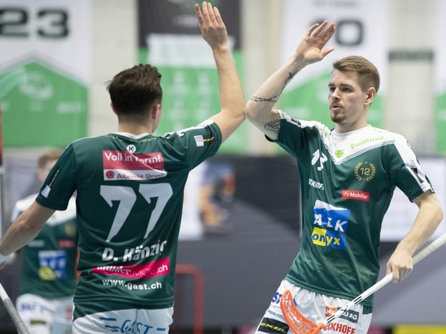 Wiler-Ersigen gewinnt das 1. Spiel in der Serie gegen GC. Wiler-Ersigen gewinnt das 1. Spiel in der Serie gegen GC.