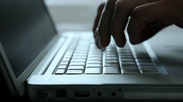 Person an Computer. Person an Computer.