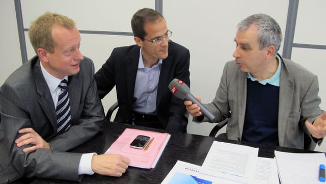 SRF-Redaktor Andreas Capaul (r.) im Gespräch mit Ferdinand Schulz (l.) und Daniel Huber (Mitte). SRF-Redaktor Andreas Capaul (r.) im Gespräch mit Ferdinand Schulz (l.) und Daniel Huber (Mitte).