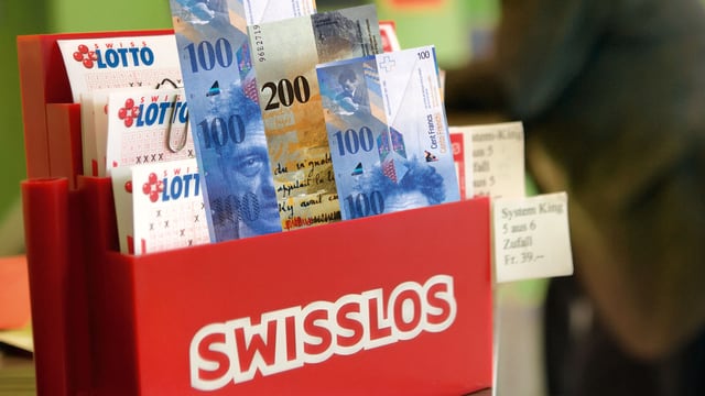 Wegen des Spardrucks greifen die Kantone Aargau und Solothurn vermehrt auf Geld aus dem Swisslos-Fonds zurück. Wegen des Spardrucks greifen die Kantone Aargau und Solothurn vermehrt auf Geld aus dem Swisslos-Fonds zurück.