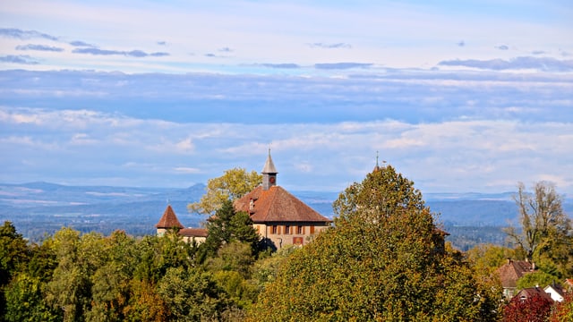 Blick Richtung Kyburg bei Winterthur. Im Hintergrund zieht die Kalfront auf. Blick Richtung Kyburg bei Winterthur. Im Hintergrund zieht die Kalfront auf.