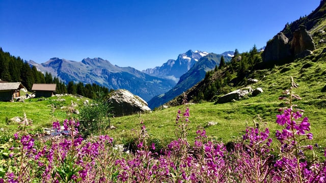 Wolkenloser Himmel bei Lauterbrunnen. Wolkenloser Himmel bei Lauterbrunnen.