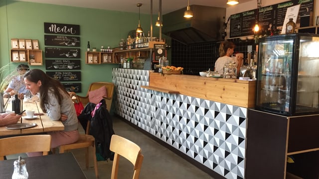 Entlang der Güterstrasse haben viele neue Läden oder auch Cafés aufgemacht wie das Finkmüller. Entlang der Güterstrasse haben viele neue Läden oder auch Cafés aufgemacht wie das Finkmüller.