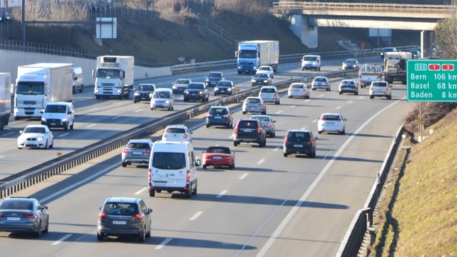 Autos auf Autobahn. Autos auf Autobahn.