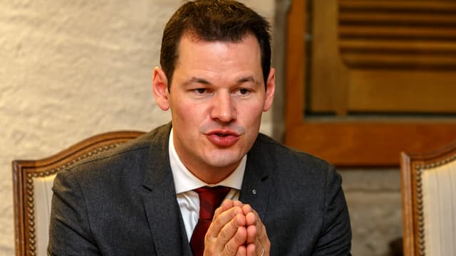 Maudet spricht. Maudet spricht.