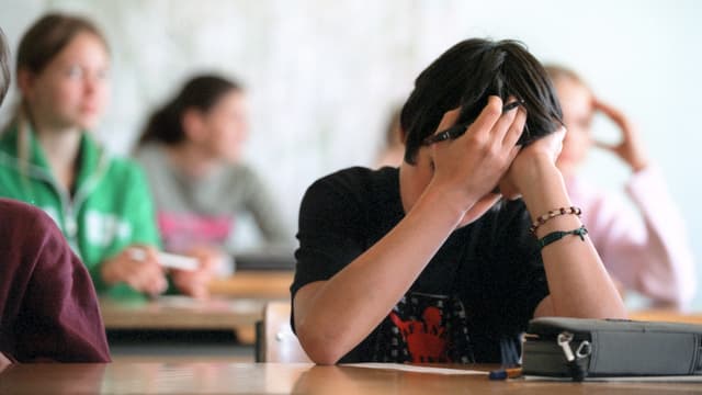 Schüler bei einer Prüfung. Schüler bei einer Prüfung.