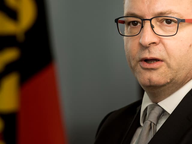 Der Genfer Generalstaatsanwalt Jornot. Der Genfer Generalstaatsanwalt Jornot.
