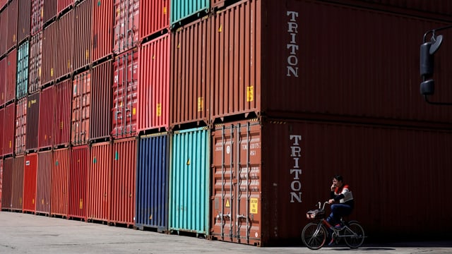 Gestapelte Warencontainer Gestapelte Warencontainer