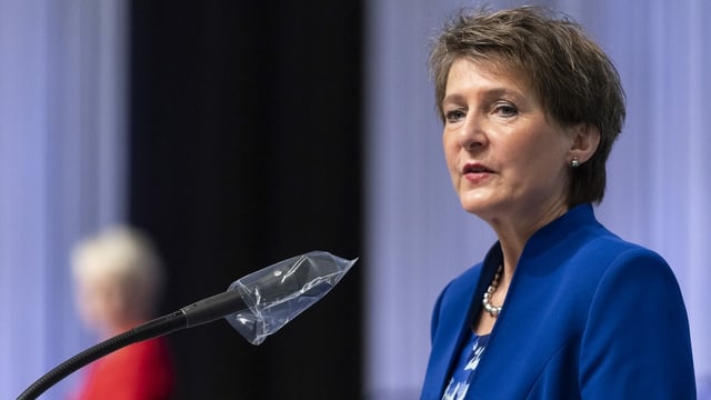 Frau. Frau.