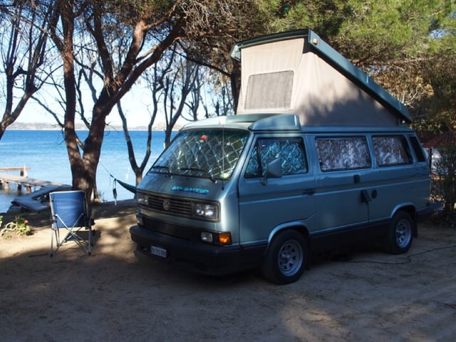 Gehört SRF 3 Hörer Sascha Bertoldo: «Das ist unser Burro, der Esel. Unseren Hippie-Bus haben wir so getauft weil er ein richtiger Packesel ist, sogar unsere Vespa kommt mit um ganz Europa zu entdecken.»