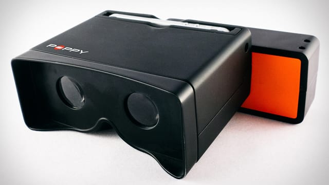 Eine Optik für 3D Bilder in einem schwarzen Gehäuse Eine Optik für 3D Bilder in einem schwarzen Gehäuse