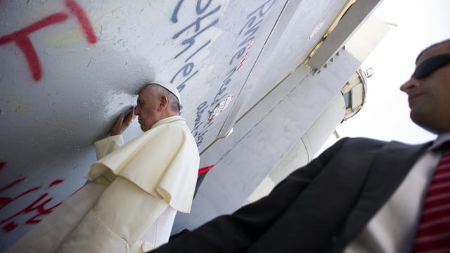 Papst Franziska an den Grenzanlagen Richtung Jerusalem. Papst Franziska an den Grenzanlagen Richtung Jerusalem.