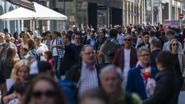 Menschen dicht gedrängt in der Freien Strasse. Menschen dicht gedrängt in der Freien Strasse.