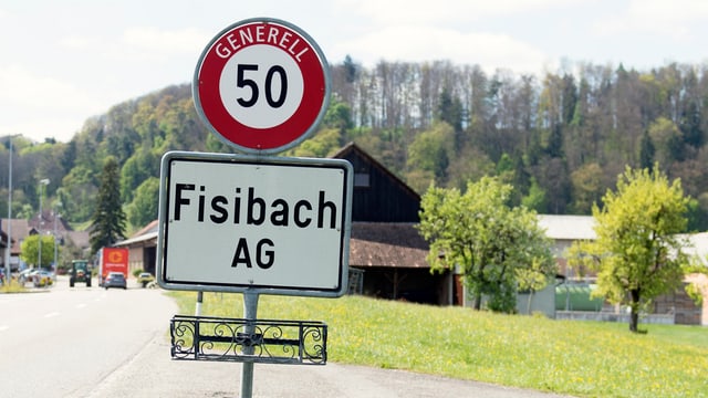 Ortsschild Fisibach. Ortsschild Fisibach.