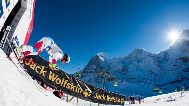 Feuz fährt aus dem Wengener Starthäuschen. Feuz fährt aus dem Wengener Starthäuschen.