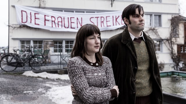 Nora (Marie Leuenberger) und ihr Mann Hans (Max Simonischek). Nora (Marie Leuenberger) und ihr Mann Hans (Max Simonischek).
